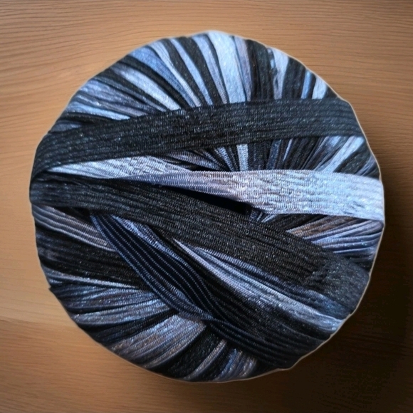 Bernat Matrix and Lion Brand Incredible Yarn - Black and Gray - Picture 3 of 13